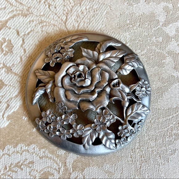 Vintage Seagull Pewter floral trinket dish 🇨🇦 - Picture 3 of 7
